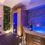 Romantique Sauna Et Jacuzzi Yetişkin Oteli 2*