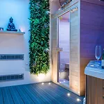 Romantique Sauna Et Jacuzzi 2*