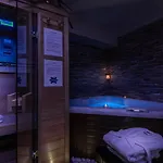 Romantique Sauna Et Jacuzzi Yetişkin Oteli 2*