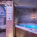 Romantique Sauna Et Jacuzzi Yetişkin Oteli 2*