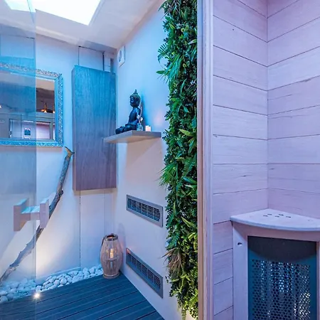 Romantique Sauna Et Jacuzzi 情趣酒店