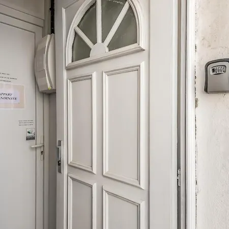 Romantique Sauna Et Jacuzzi 情趣酒店 纳博讷