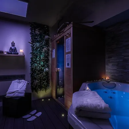 Romantique Sauna Et Jacuzzi
