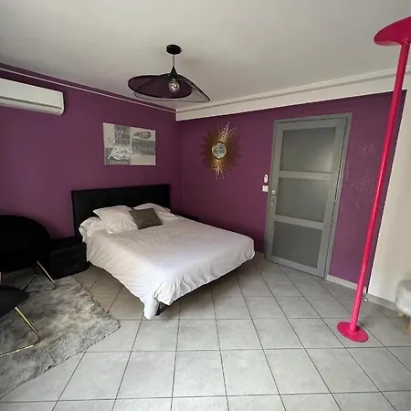 Romantique Sauna Et Jacuzzi 情趣酒店